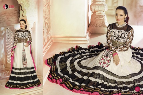Celebrity Heroin Celina jaitley Semi Sttiched Suit