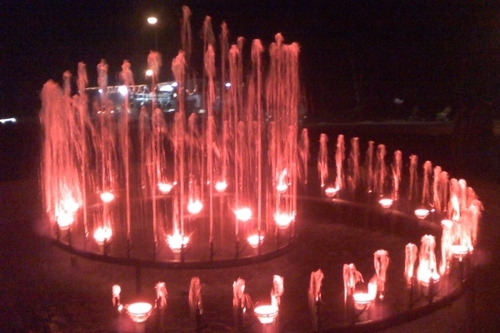 DANCING FOUNTAIN WITH FLASH LIGHT