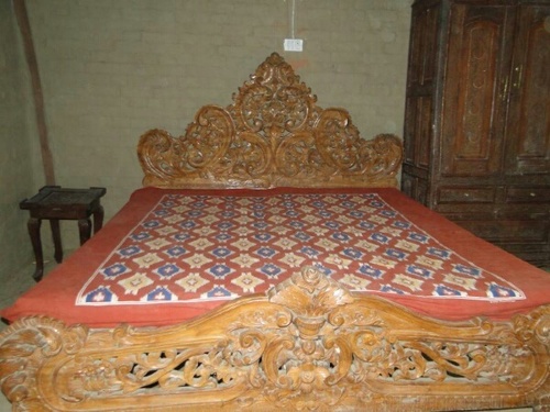Carving Bed