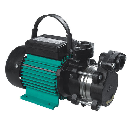 Self priming water pump