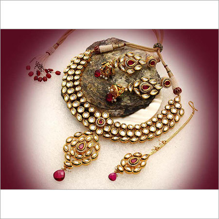 Kundan Jewelry Set