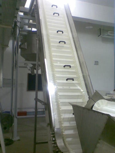 Cleated Elevating Belt Conveyor