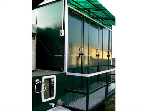 6 Seater Mobile Toilet
