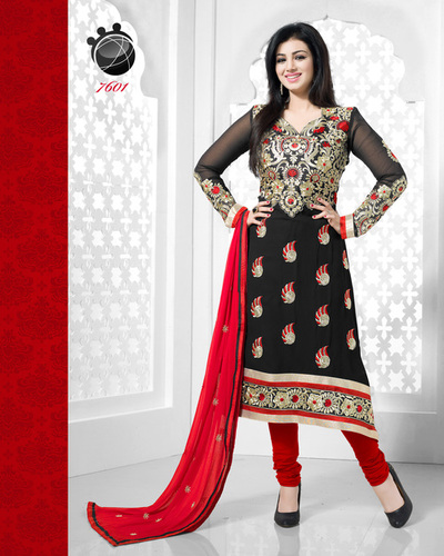 aayesha black or red suit