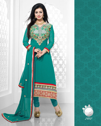 aayesha green suit