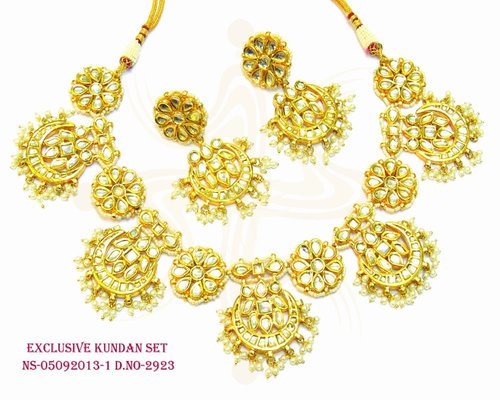 Exclusive Kundan Necklace Set