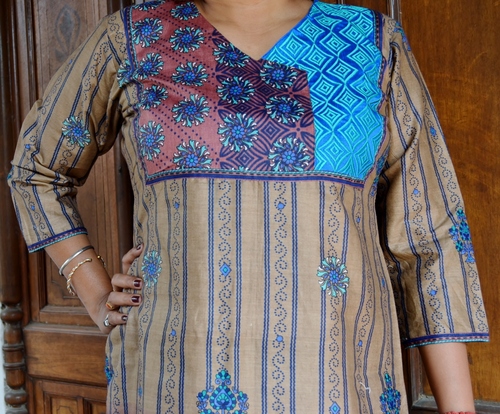 Printed Kurta with an overlap yoke