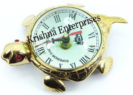 कछुआ स्टैंडिंग टेबल क्लॉक