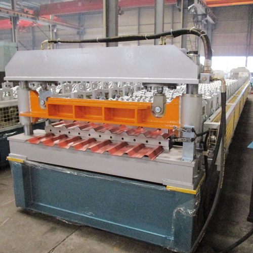 Roofing roll forming machine
