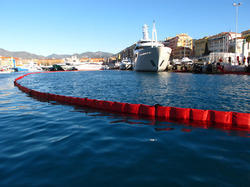 Containment booms for ports