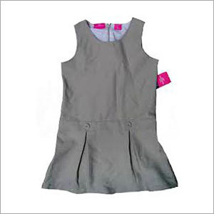 लड़कियों के स्कूल यूनिफ़ॉर्म्स