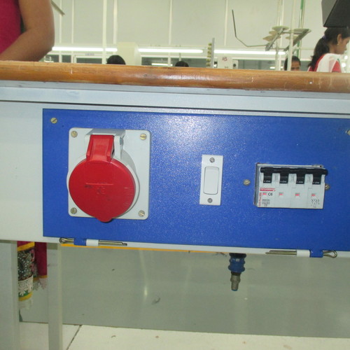 Both Single & Three Phase in one Socket & 4 Pol