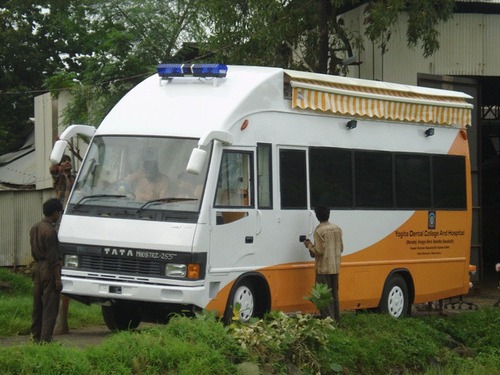 Dental van On Swaraj Mazda