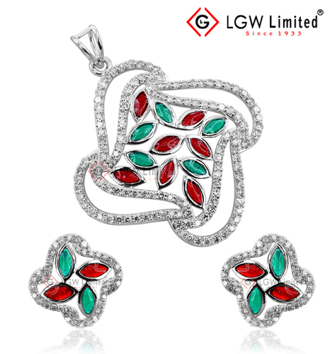 Fancy Diamond pendant set