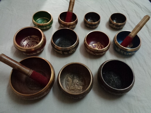 Brass Singing Bowls - 8-15 cm Sizes Green Engraved Finish | Stress Relief Well-Balanced Sound Lightweight Design Includes Leather-Wrapped Sticks