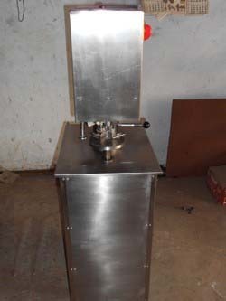 Semi Bottle Capping Machine