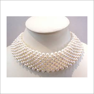 Rounded Classical Style Pearl Necklace