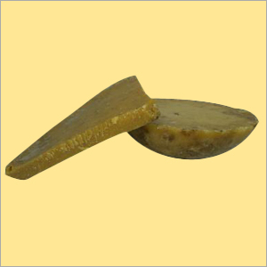 Bee Raw Wax - Solid Form, Yellowish-Brown Color, 62-66°C Melting Point | High Quality, Natural, Pure, Sustainable, Versatile