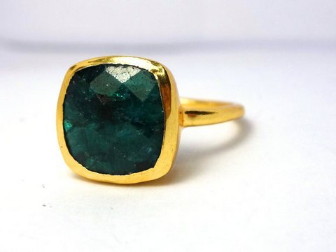 Round Dyed Emerald Gemstone Ring