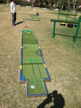 Portable Mini-Golf Course Set