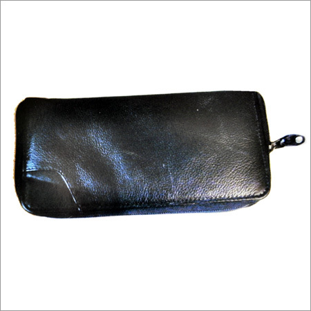 लेदर ट्रेवल वॉलेट