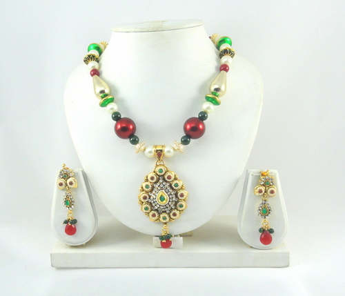 Pendant Earrings Set