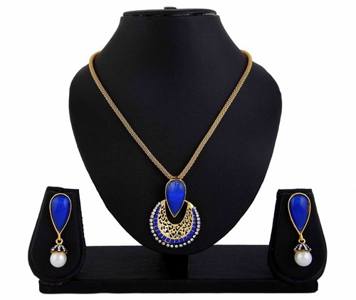 Pendant Earrings Set