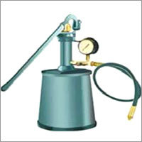Hydro test pump for gas cylinder