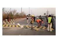 Road Reflector Hump - Polypropylene, Yellow And Black | Crack Resistant, Heat Resistant, High Strength For Garage, Parking Lot, Crossing