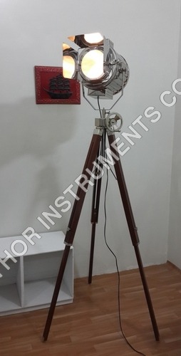 Modern Vintage Spot Light Tripod Lamp Corner Wheel Handle Searchlight Tripod 