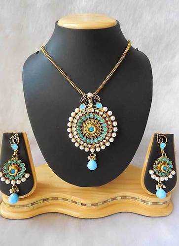 Nacklaces set with Earrings
