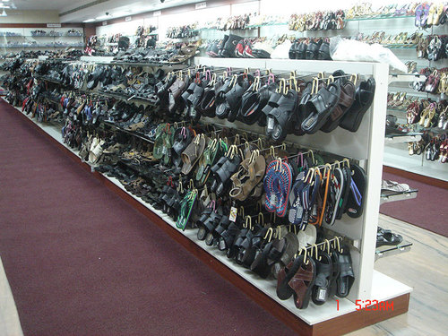 Chappal Display Center Rack