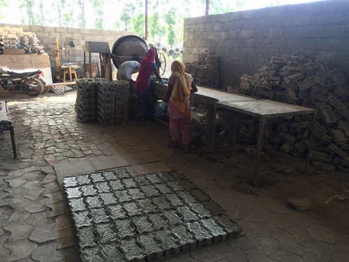 casting of interlock pavers