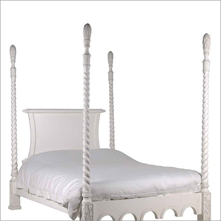 White 4 poster Bed
