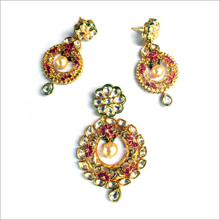 Kundan Pendant Set