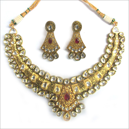 Antique Kundan Necklace Set