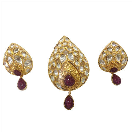 Designer Kundan Pendent Set