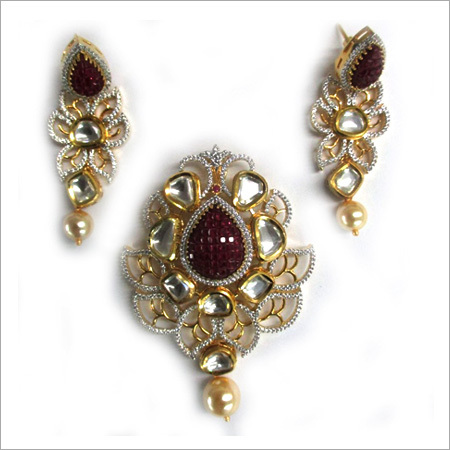 Antique Kundan Pendent Set