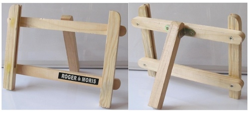 H Easel (Spruce Wood)