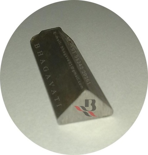 Actuate Trianglar Bright Bar