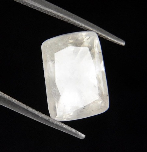 8.25 Ratti Safed Pukhraj White Sapphire Stone