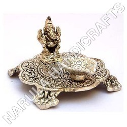 Chowki Ganesha White Metal Diya