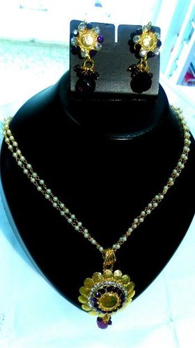Traditional Pendant Set