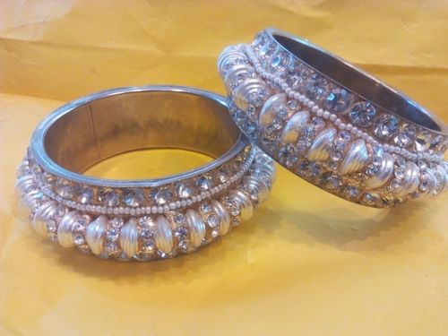 Designer kada