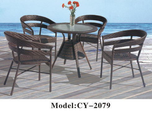 Wicker Round Table