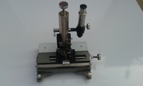 TRAVELLING MICROSCOPE