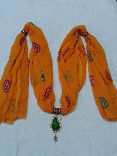 Pendent Stole