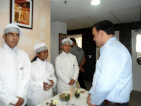 Mr. Vinay Hunjan, Manager (Chawla Restaurant)
