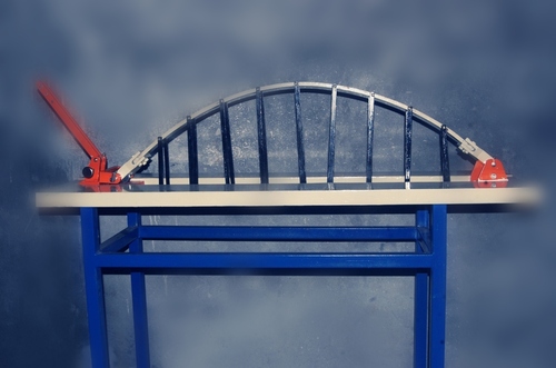 TWO HINGED ARCH APPARATUS