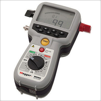 Hand-held 200 A micro-ohmmeter